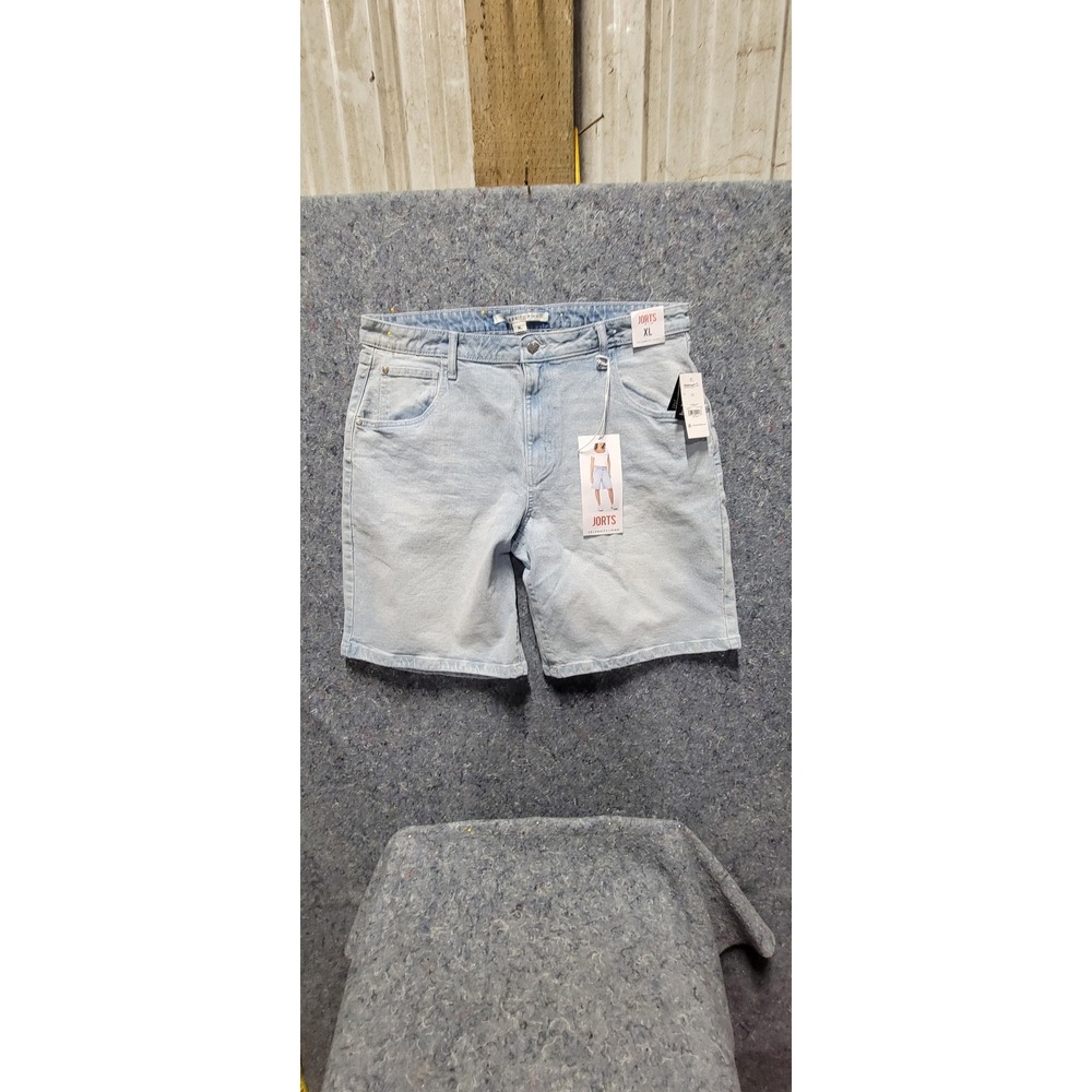 Celebrity Pink Women's Shorts Demin Jort Light Wash Size XL NWT